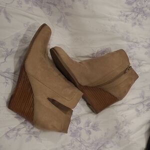Madden Girl Womens Tan Booties Size 8.5